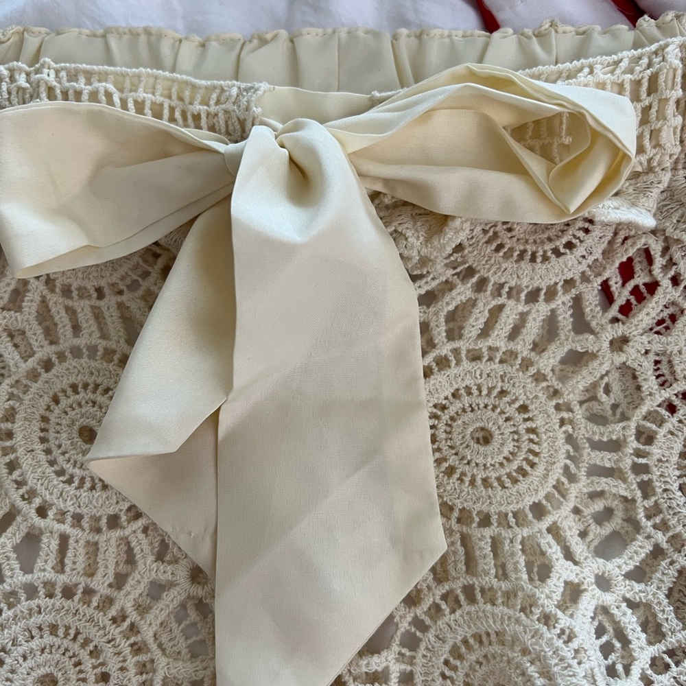 NWOT Cynthia Rowley Cream Lace Swim Coverup Shorts W/Scalloped Hem - Picture 4 of 10